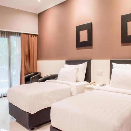 Luminor Hotel Jember By Wh Eksteriør bilde