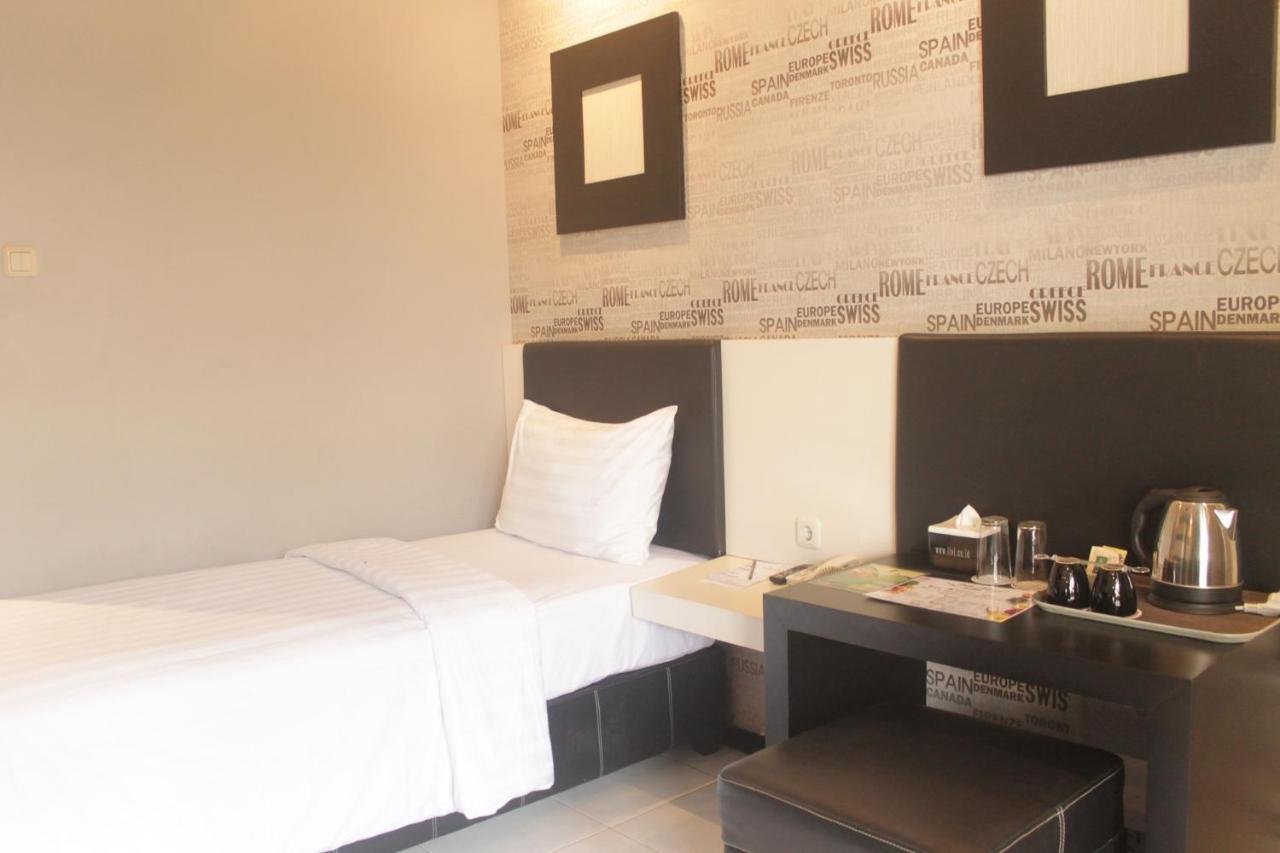 Luminor Hotel Jember By Wh Eksteriør bilde