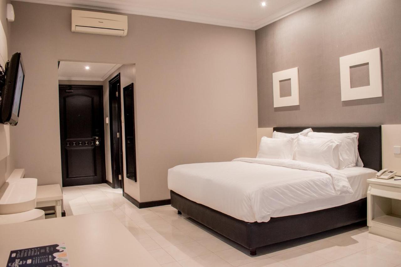 Luminor Hotel Jember By Wh Eksteriør bilde