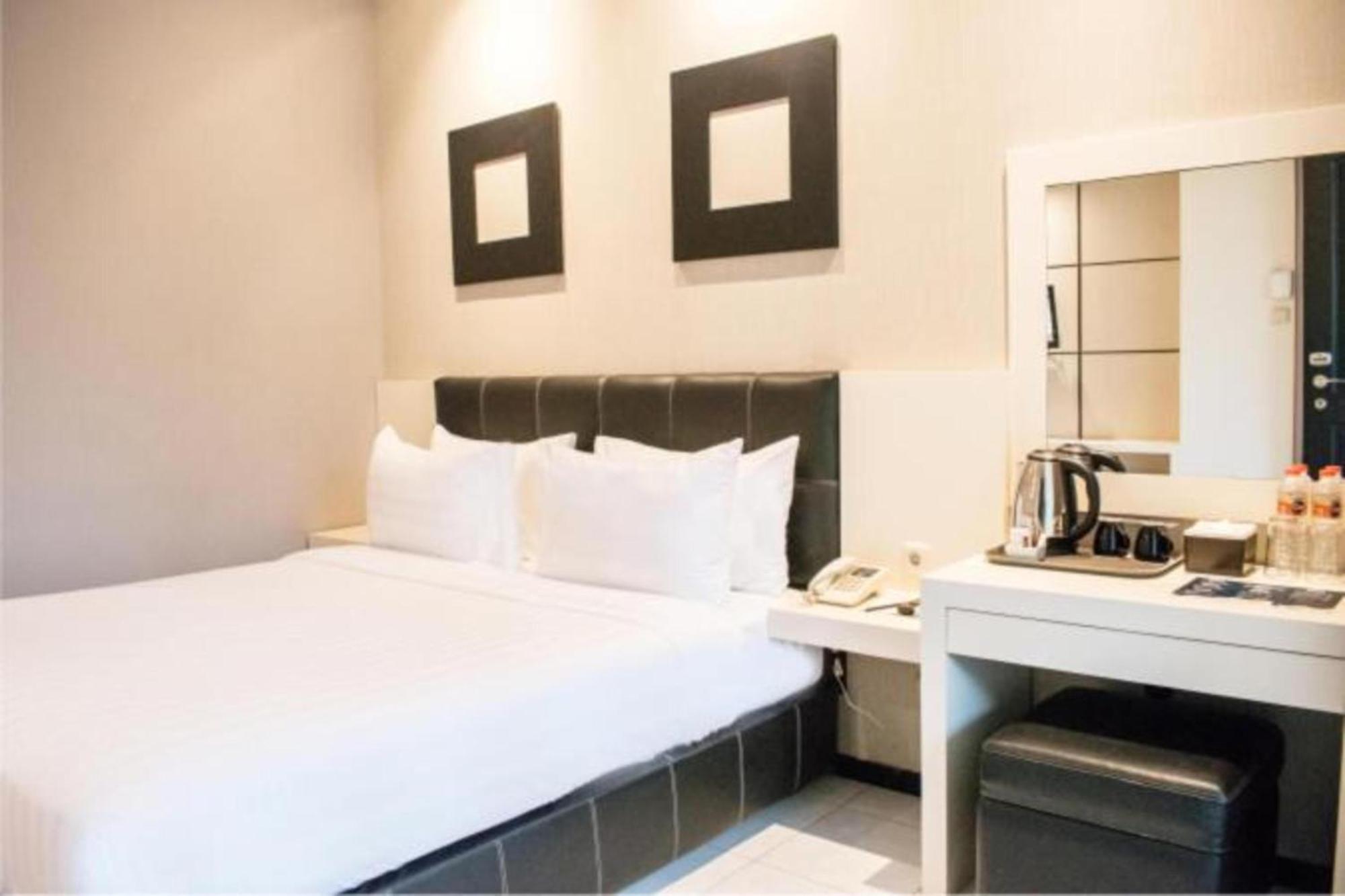 Luminor Hotel Jember By Wh Eksteriør bilde