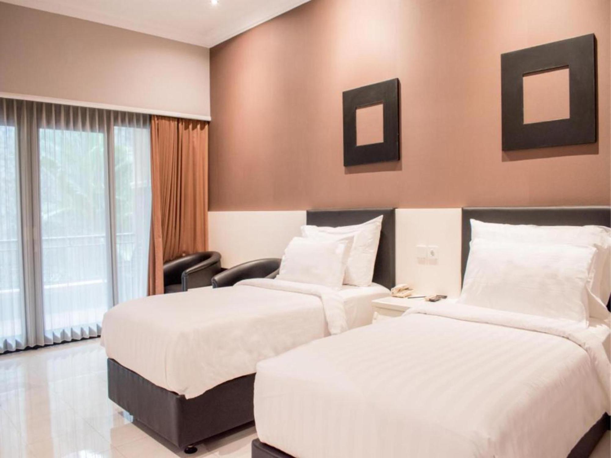 Luminor Hotel Jember By Wh Eksteriør bilde