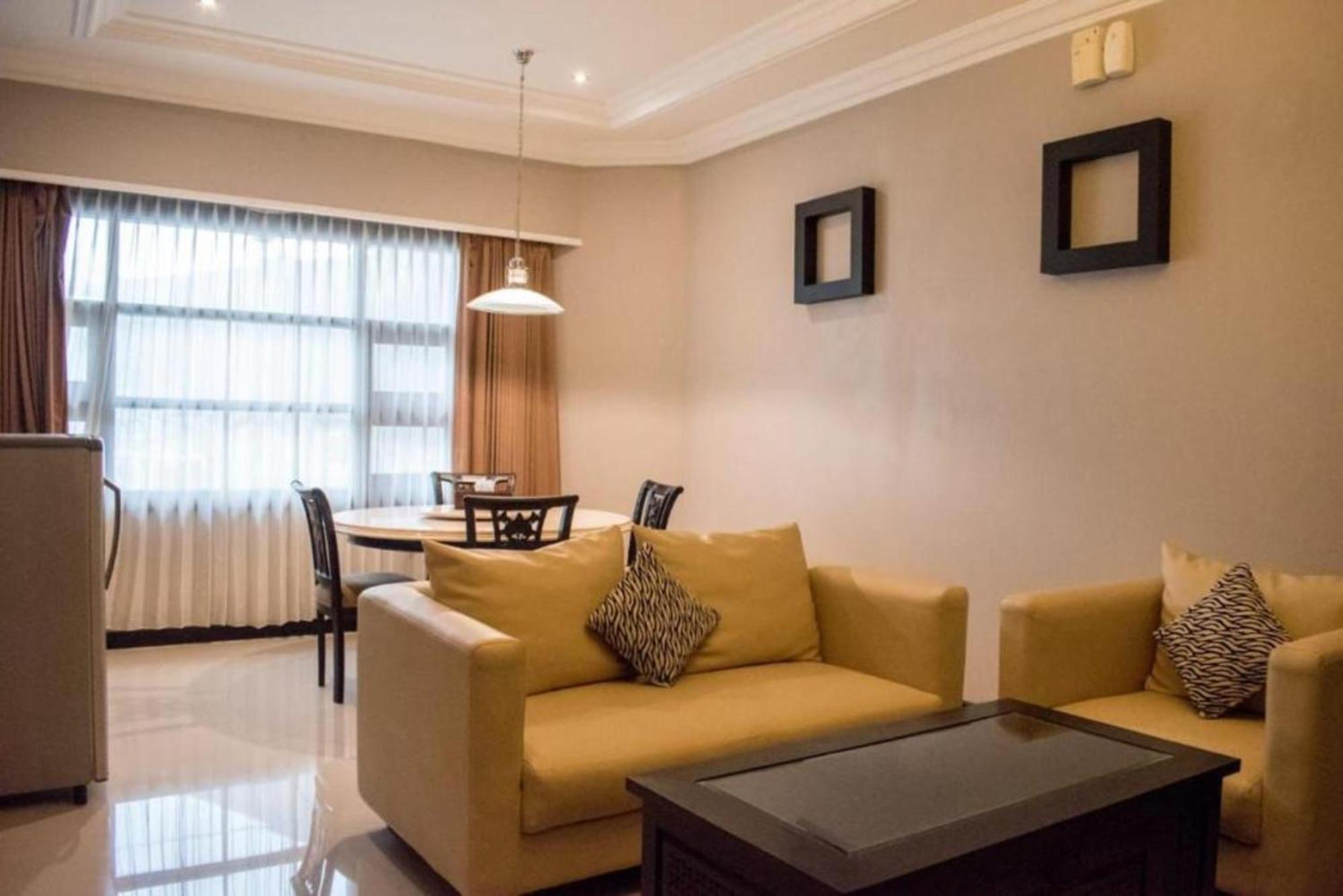 Luminor Hotel Jember By Wh Eksteriør bilde