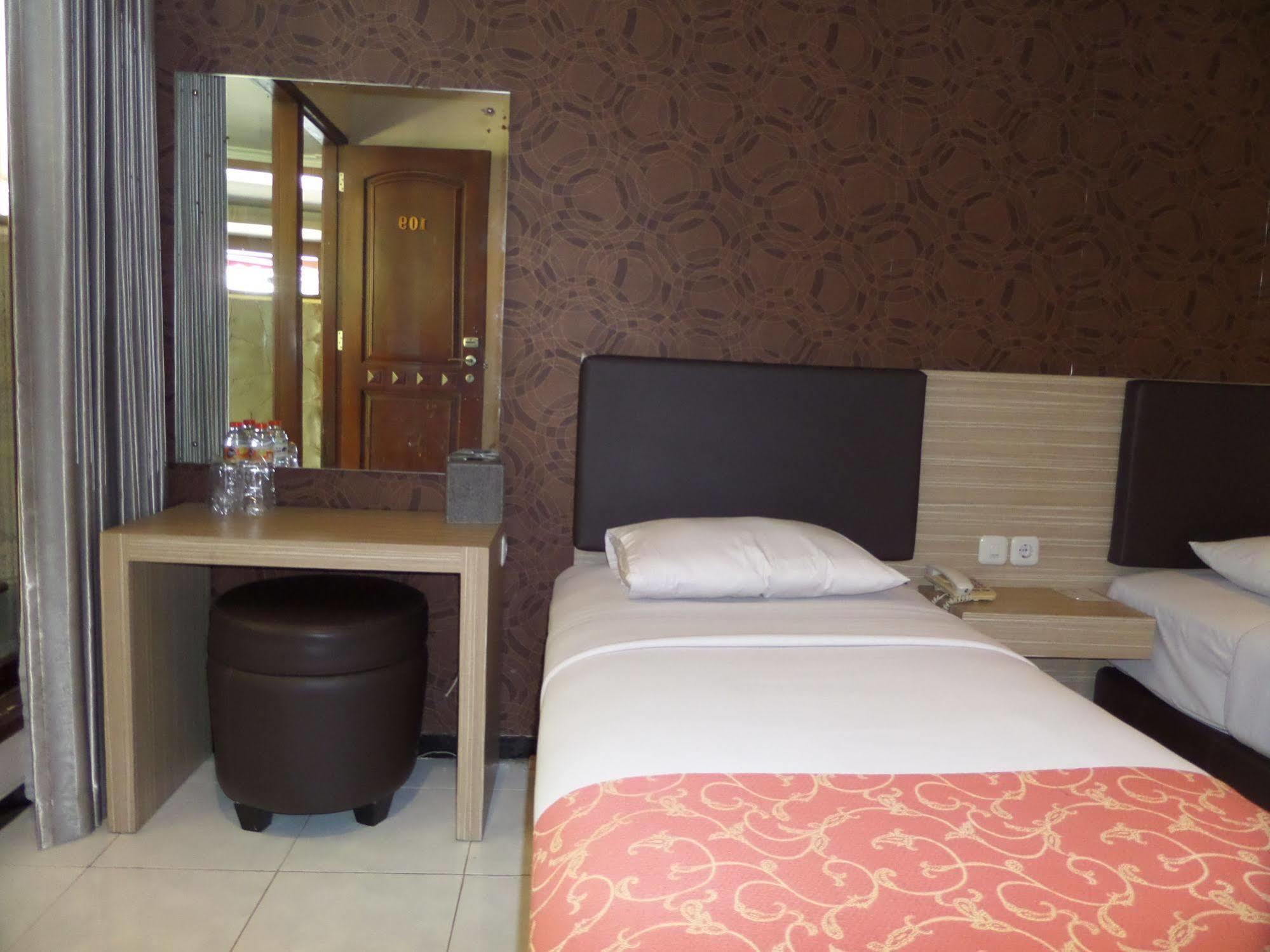 Luminor Hotel Jember By Wh Eksteriør bilde